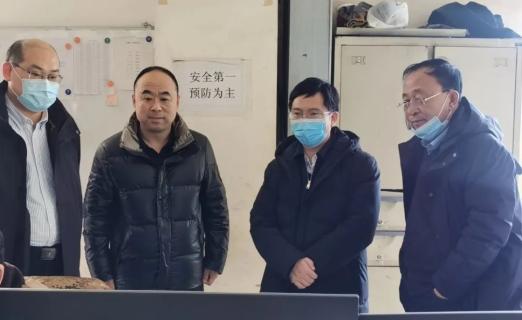 宁利文深入热源厂 县总医院调研并慰问一线职工