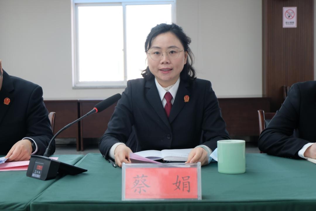 会上,政治部主任蔡娟宣读了聘任决定.