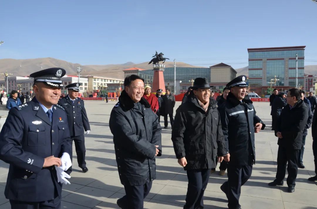 警察节▏果洛州委书记武玉嶂州长白加扎西一行参加首个中国人民警察节