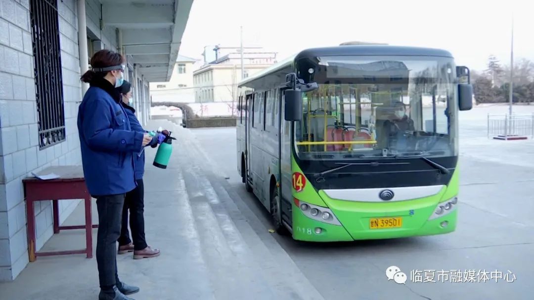 为进一步做好冬春季新冠肺炎疫情防控工作,临夏市公交车,出租车等公共