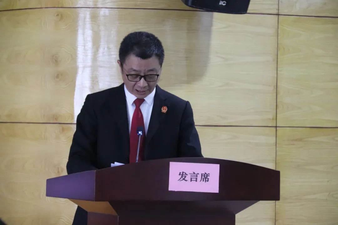 会议由党组副书记,副院长曾烈光主持,全体院领导,各部门负责人,先进