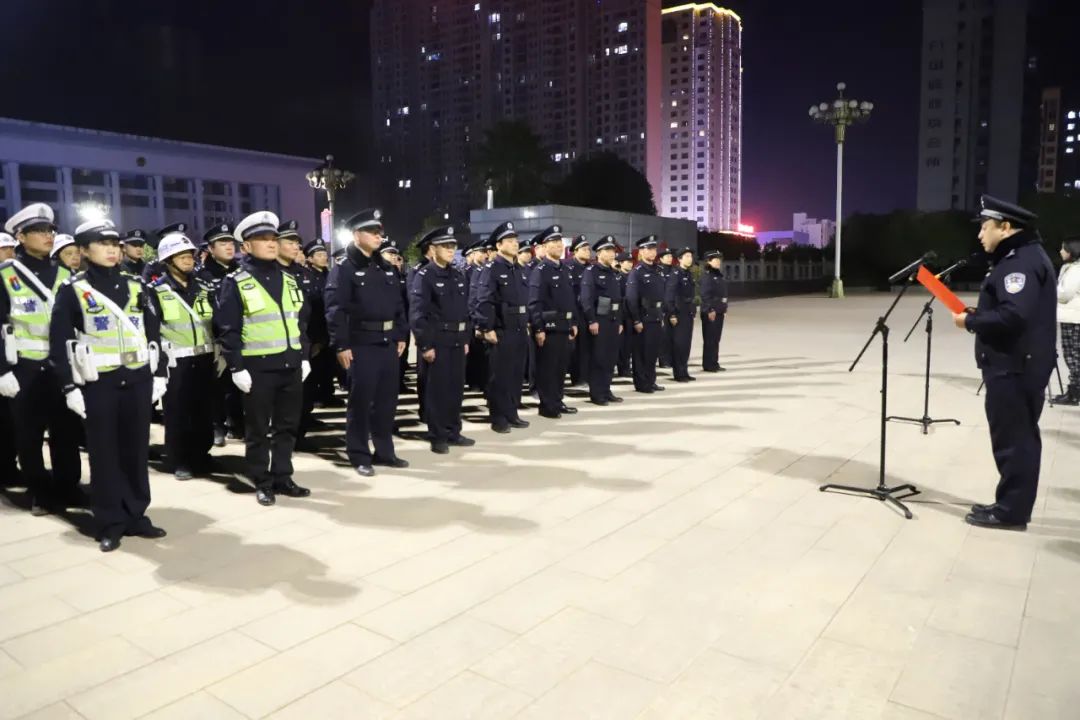 永兴县公安局永兴公安共出动警力300余人,清查各类重点场所80处,发现