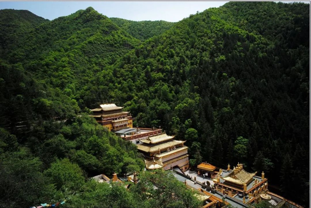 临夏旅游提起石佛沟景区,兰州人都不会陌生,每到盛夏,20℃左右的温度