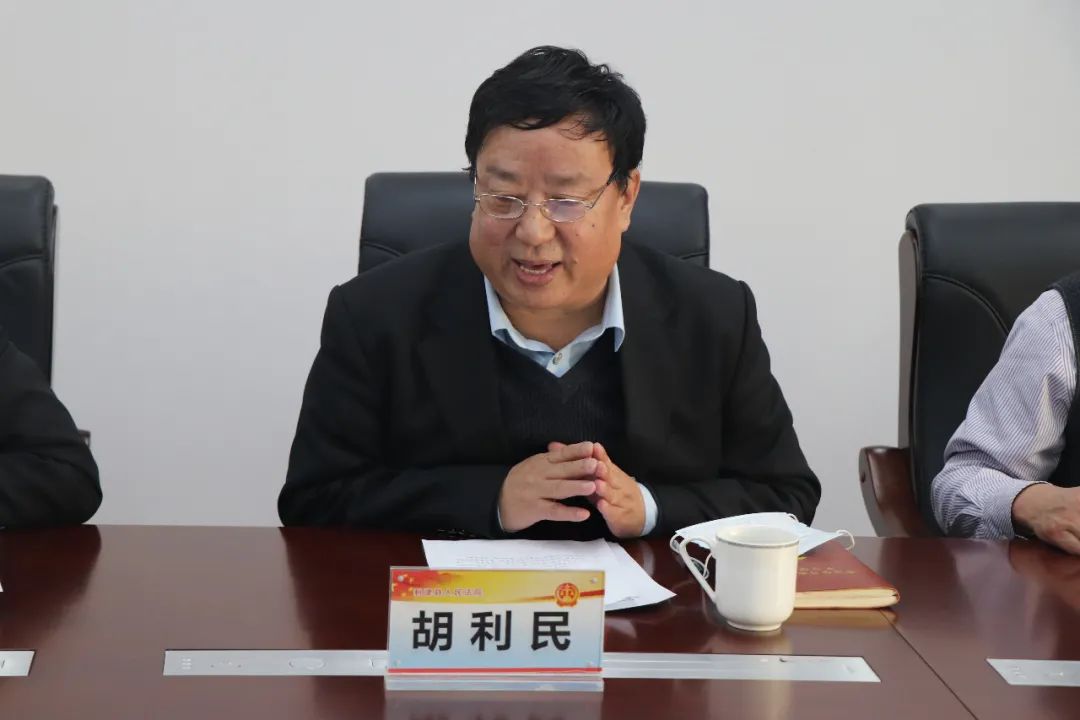 党组副书记,副院长胡利民主持会议并就法院家属区保温改造等事项做了