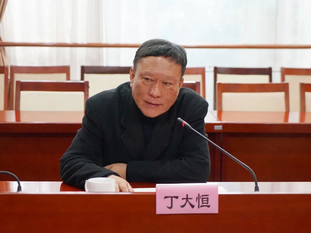 会上,丁大恒传达了区委季度工作会议精神,对2020年区政协工作取得的