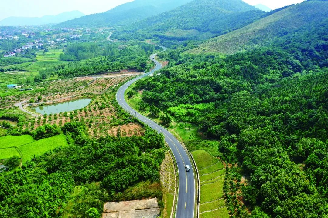 逢山开路遇水架桥