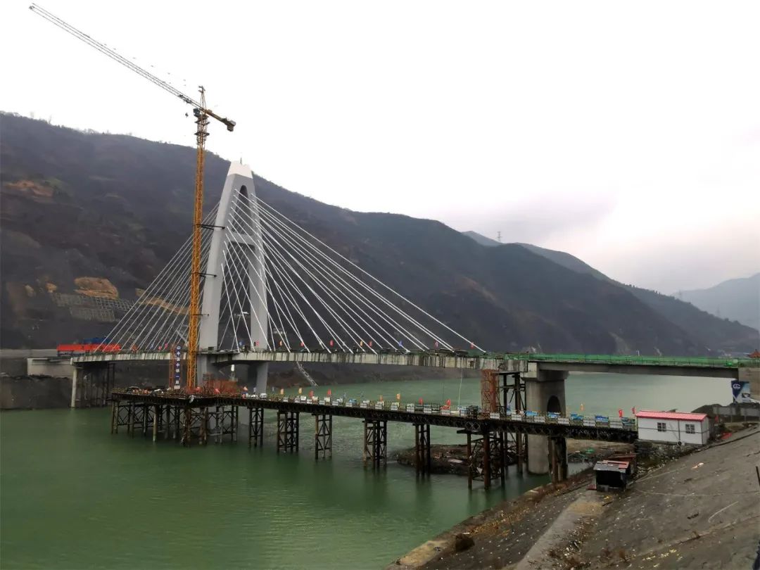 安康:汉江上再建大桥