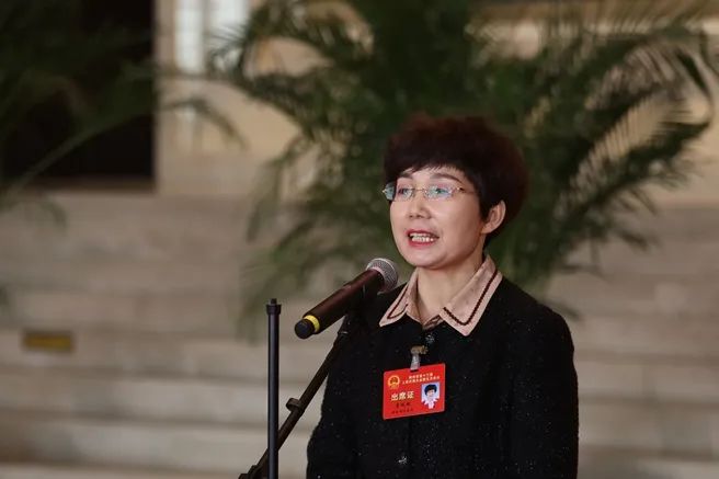 两会"她声音 谈心声说期待,你关心的都在这里!