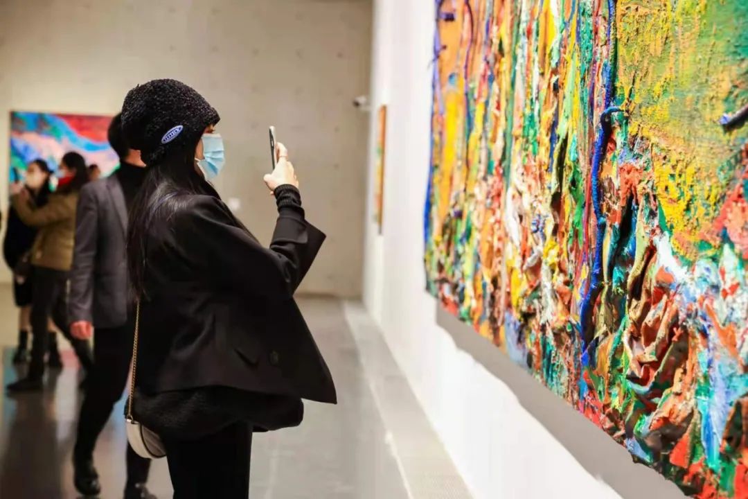 尹朝阳陈彧君李姝睿个展开幕用艺术的力量破除阴霾