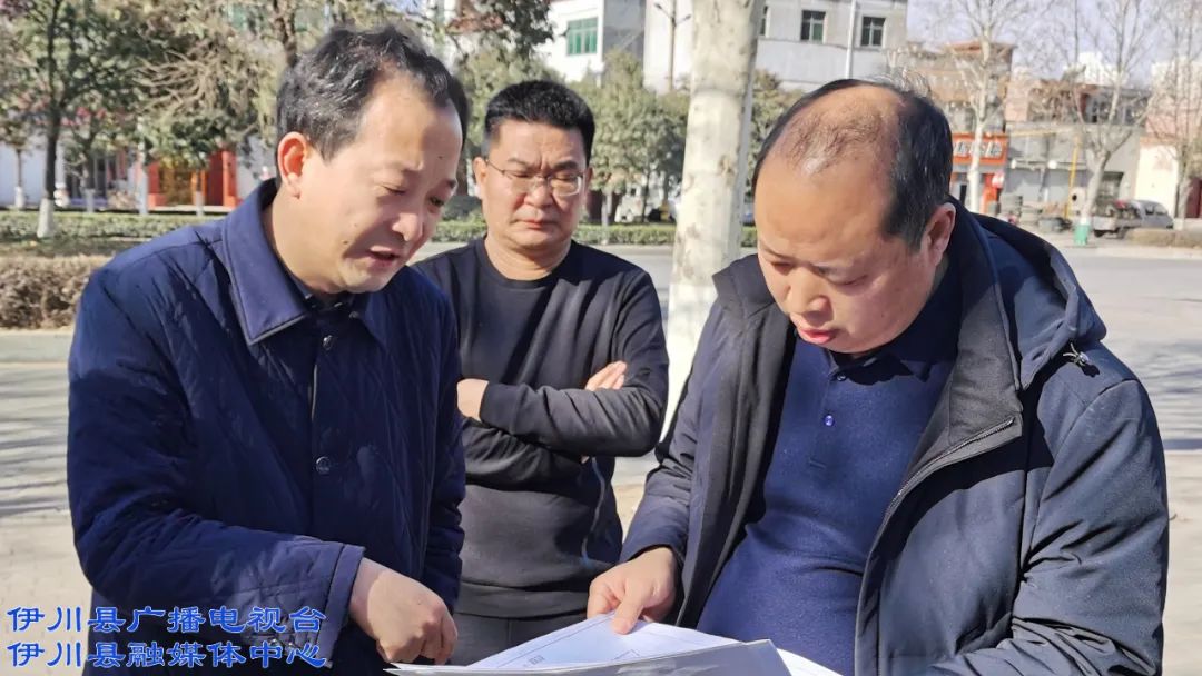 县长袁剑调研南环路小学规划建设情况