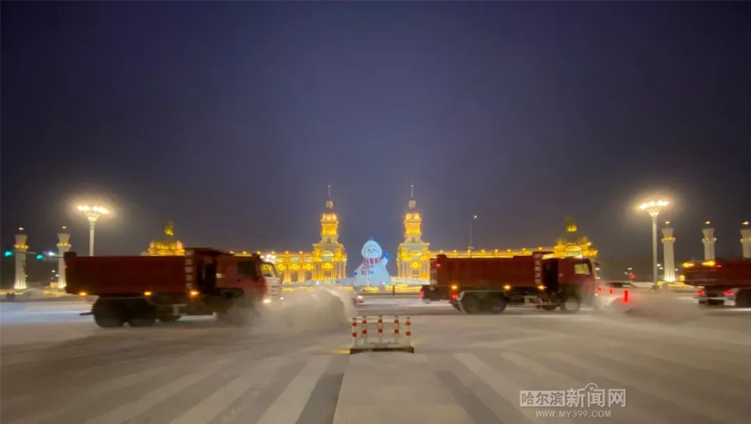 又是一个不眠夜,冰城清雪大军以雪为令,随下随清!