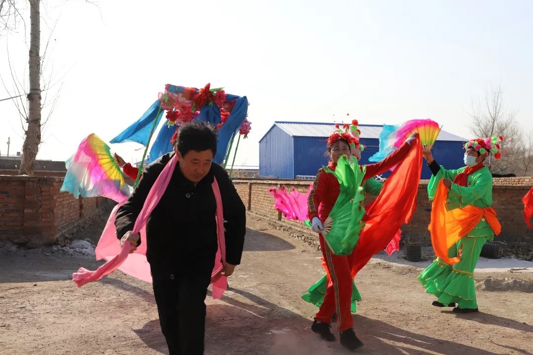【新春走基层】敲锣打鼓扭秧歌 喜气洋洋迎新年