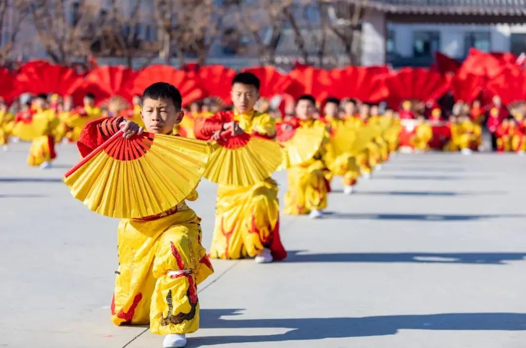 送上新年的美好祝福 莱州中华武校的孩子就在其中 咱们先睹为快播出