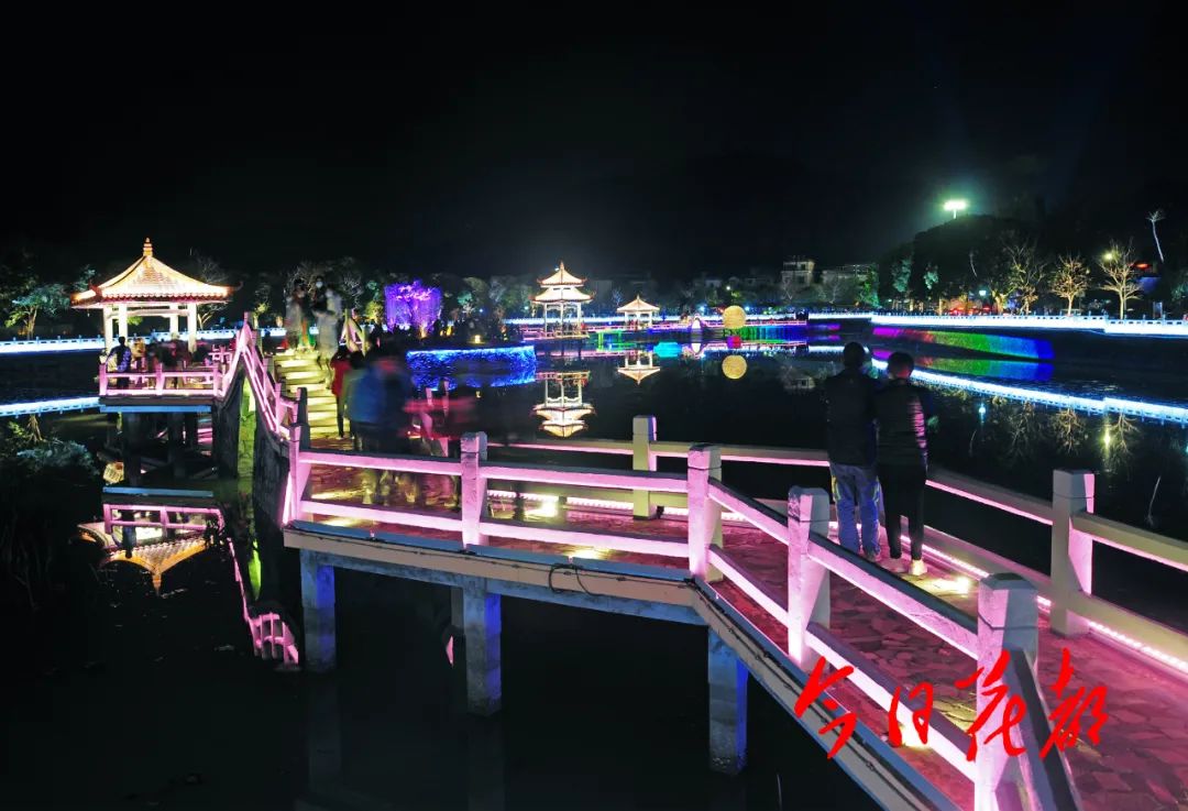 亮灯了花都红山村夜景大片美如画