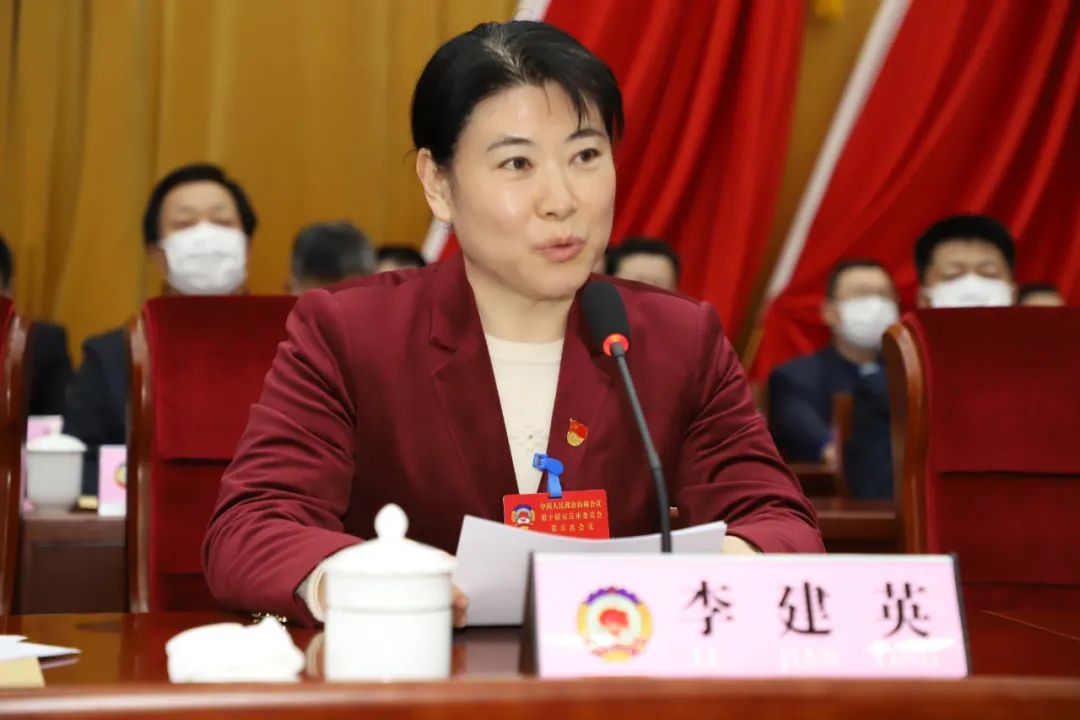 党组书记李广庆主持闭幕大会市委副书记,市长贾勤清出席中共安丘市委