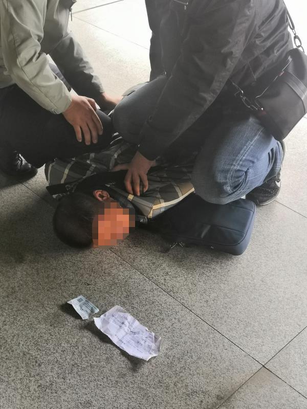 缉毒现场视频曝光!内蒙古警方通过一起“零包”贩毒案,牵出两个跨省贩毒团伙……(最新发布)