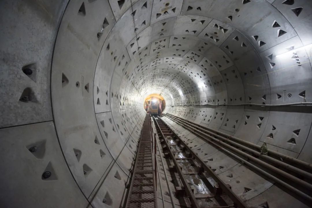 地铁8号线隧道地下通道 什么是热滑?