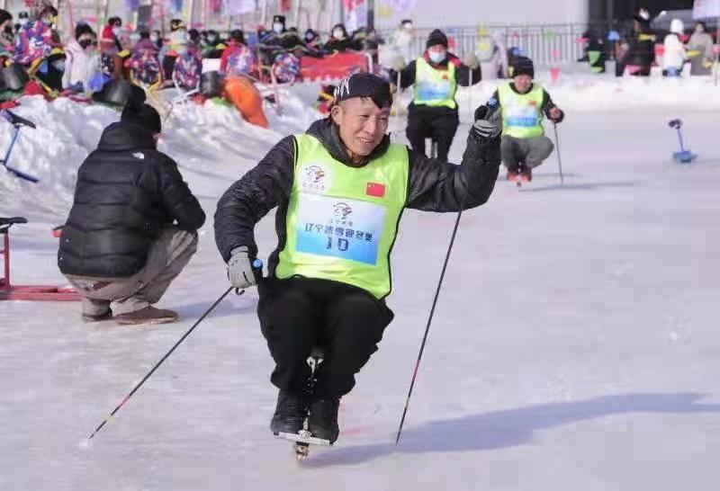 【冰雪民俗】"单腿驴"让众多滑冰爱好者找到童年感觉