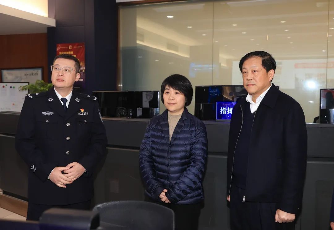 区委书记郭芳看望慰问坚守岗位的基层一线职工
