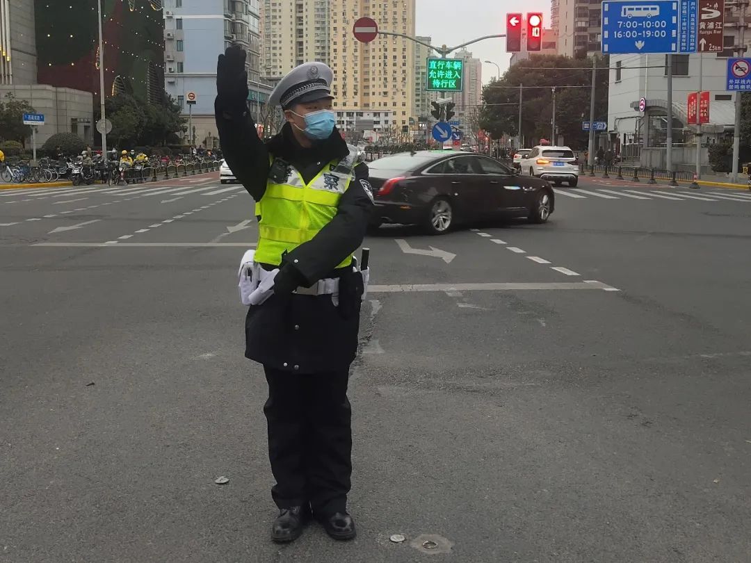 牛年警事,"最牛"的交警们向大家拜年了!