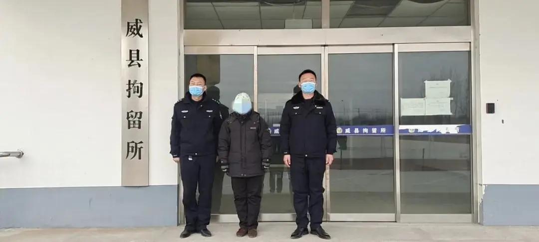 网信河北 威县公安局方营派出所民警在工作中发现有人在辖区燃放烟花