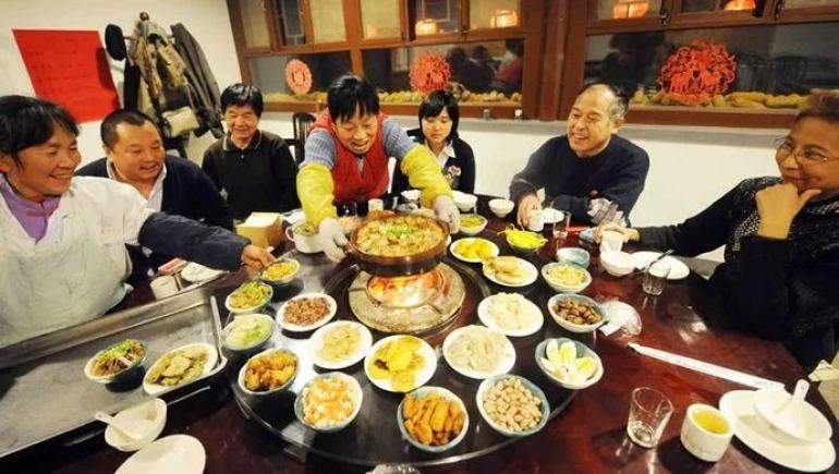 年夜饭要讲仪式感 一客八宝饭不能少 我们上海人的年夜饭不吃饺子,顶