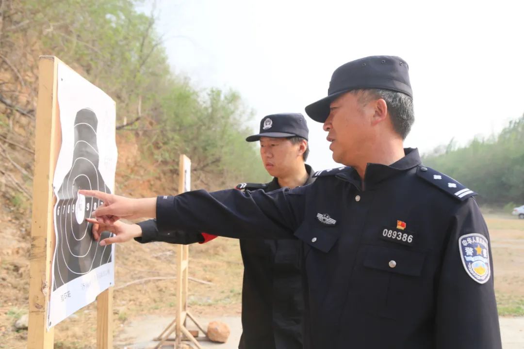 榜样的力量 杨红旗"红旗"飘扬,守护千家万户安宁