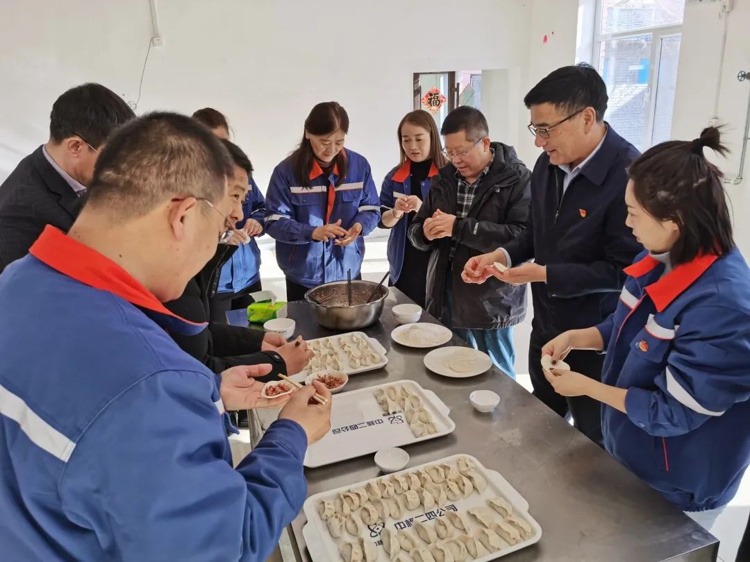 暖心| 张仕兵到四0四项目管理部看望慰问一线员工