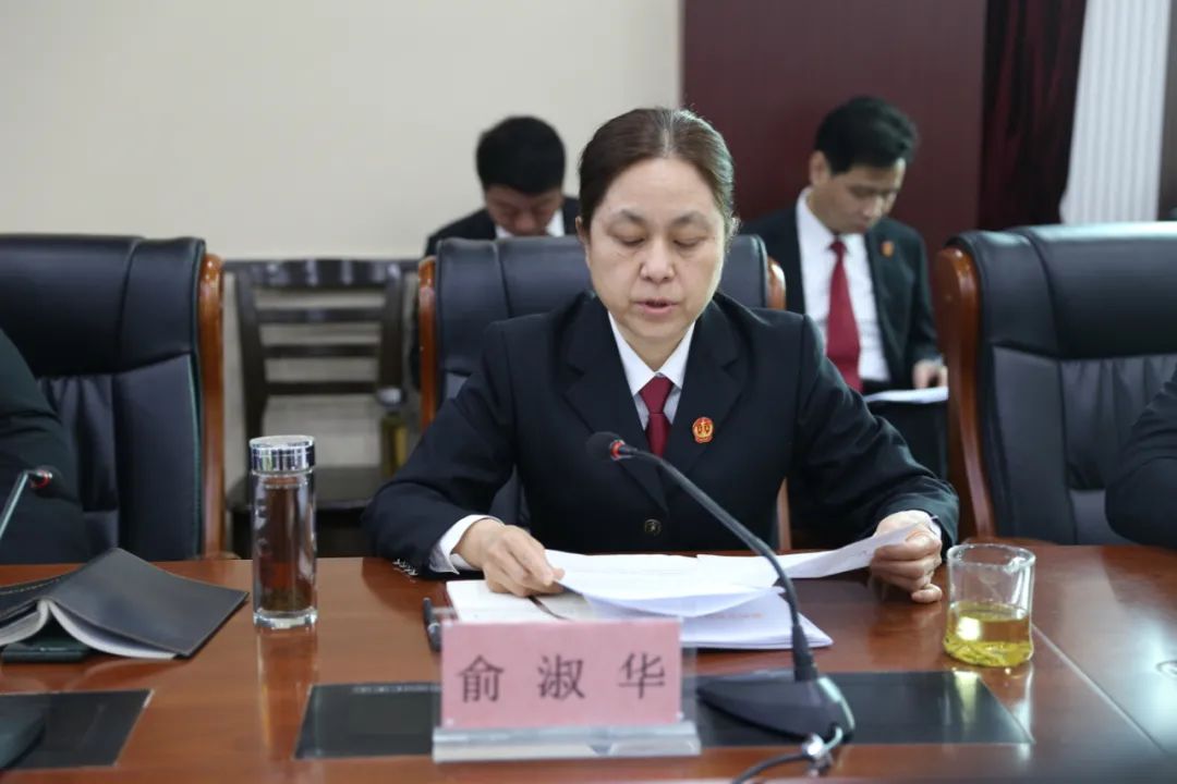 学习相关文件渭南中院政治部副主任张峰华主持会议参会人员纷纷表示