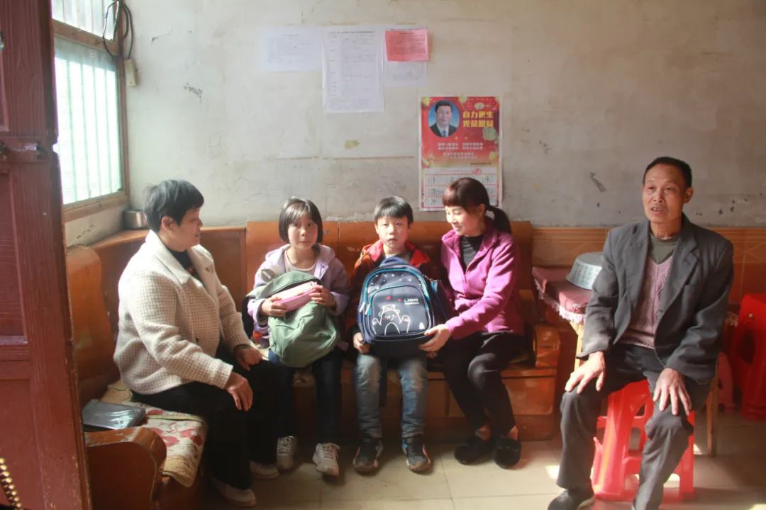 临武法院:关爱留守儿童 传递新春温暖
