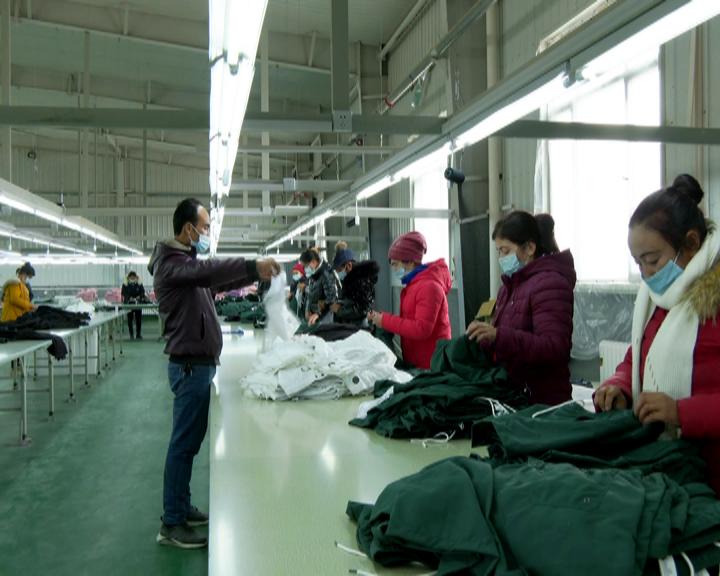 新春走基层莎车家门口的服装厂解决就业促增收