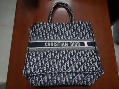 dior托特包一个