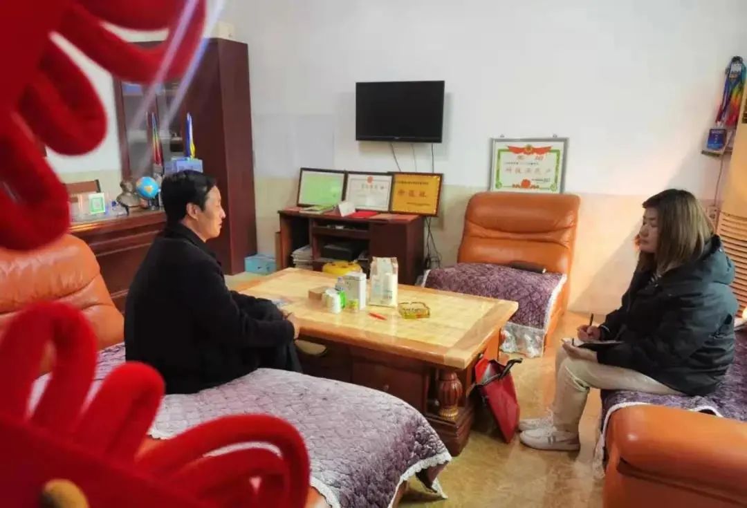 杨凌:"丫头书记"走亲记