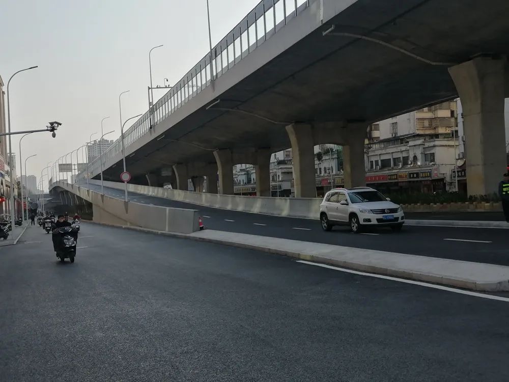 四院,天柱山西路等方向可以从天柱山西路出口下高架; 去往安庆市交警