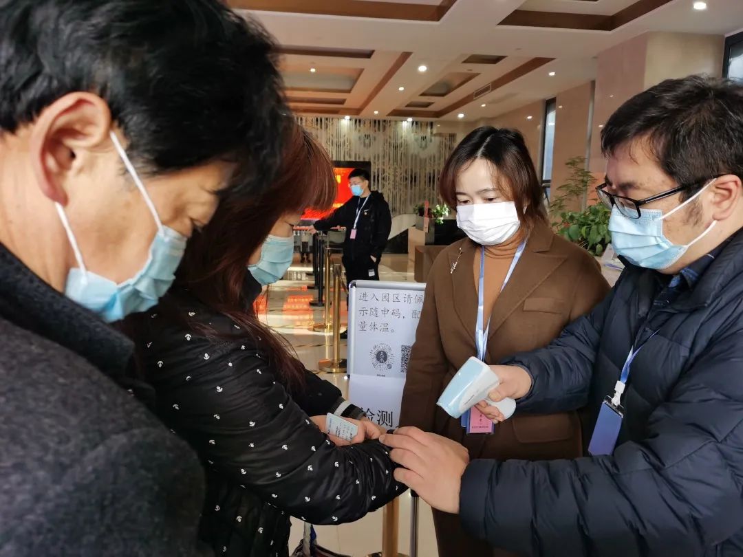 核酸检测你还在排队吗?杨中心医院提供预约上门采样