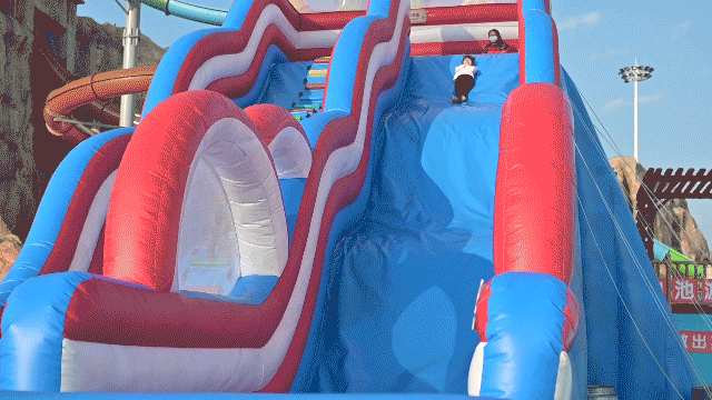 巨型充气儿童城堡让孩子走进真实的童话王国畅享欢乐时光,尽情享受