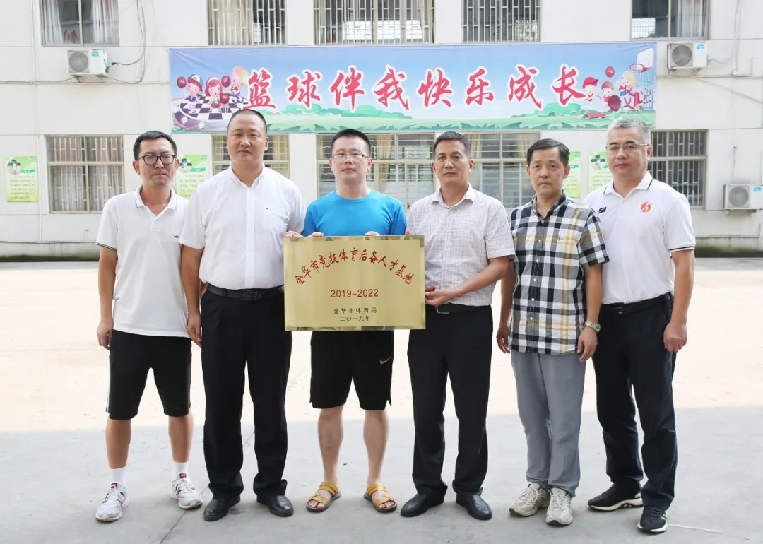 唐先小学校长王斌15年平凡坚守,让"山沟里出凤凰"