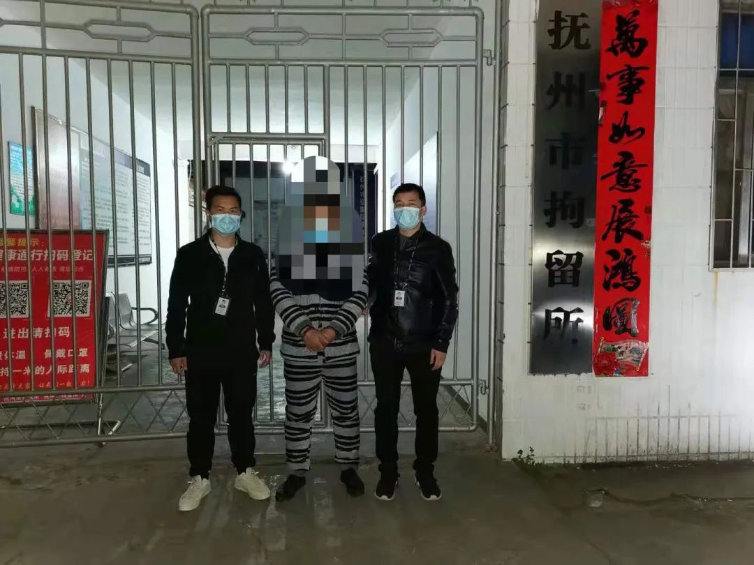 近日, 抚州高新公安分局城西派出所 在办理李某虎介绍他人卖淫案时