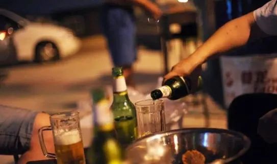 67签"酒桌生死状",需要这么拼吗?_媒体_澎湃新闻