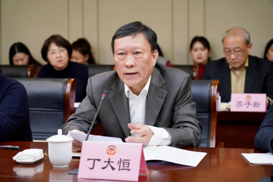 丁大恒表示,区政协将始终坚持和加强党的领导,在区委领导下,紧紧围绕"