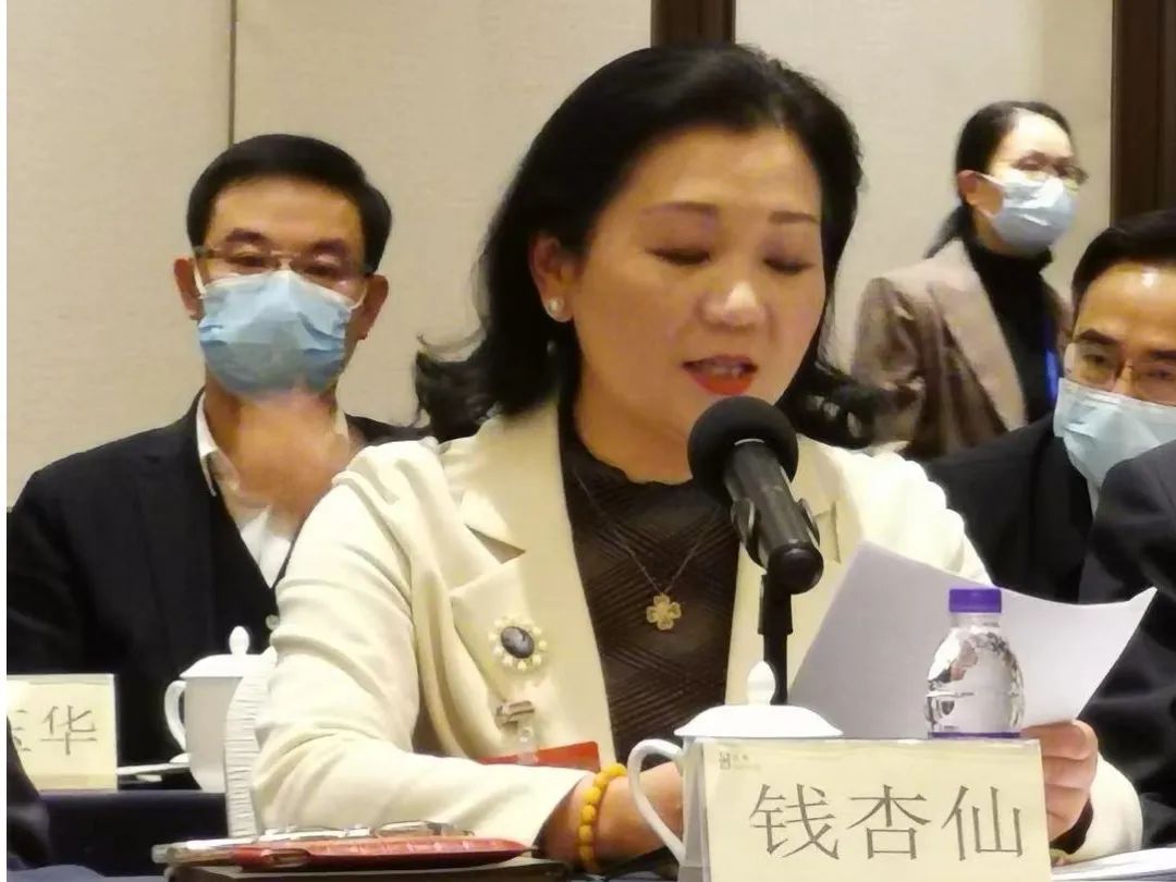钱杏仙作专题发言据不完全统计,在此次"两会"上,农工党区基层委参会的