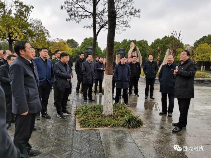 西峡县党政考察团到卧龙区考察项目建设