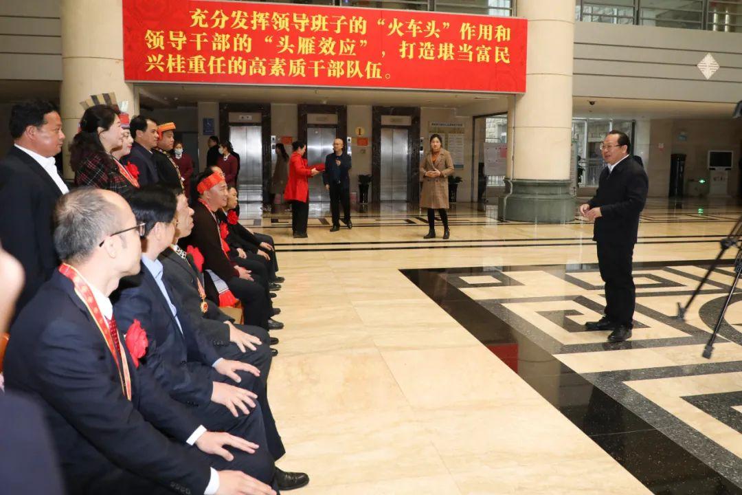 我市张世雄,汪云贵,莫秋明,韦贵康,陆原荣,石支宇,李峰,吴桂彬等8人获