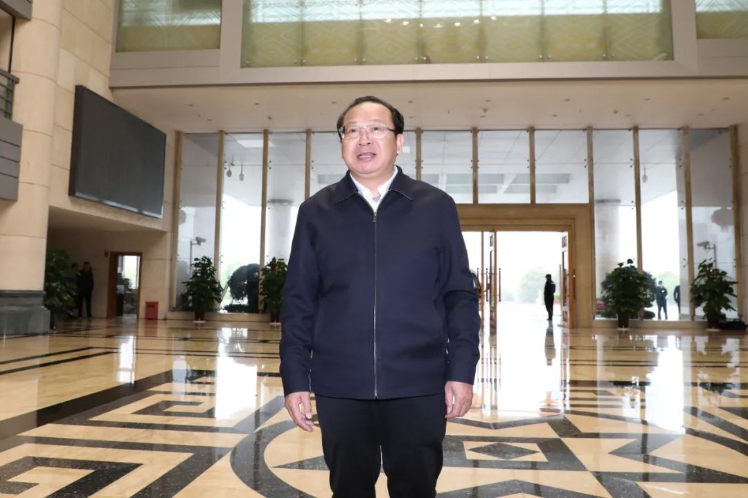 我市张世雄,汪云贵,莫秋明,韦贵康,陆原荣,石支宇,李峰,吴桂彬等8人获