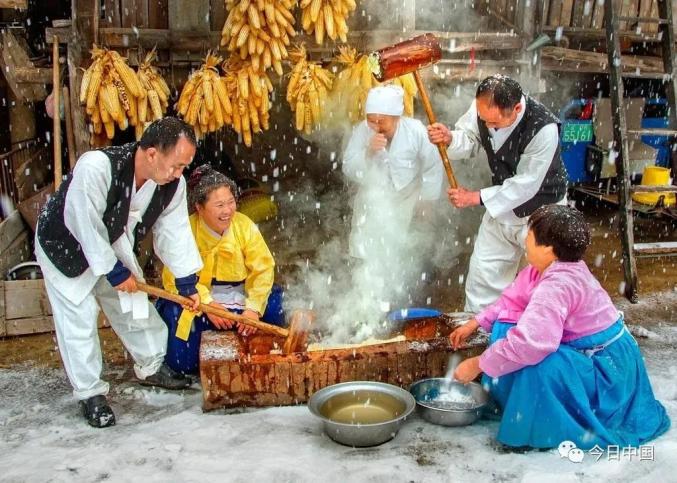 打糕是朝鲜族人民招待宾客,逢年过节的必备食品.