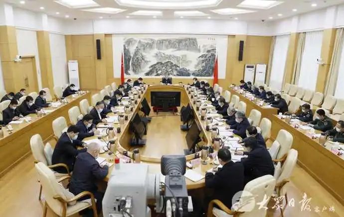并讲话,李干杰,杨东奇,林峰海,邱月潮,范华平,宋鸿晓和委员会委员出席