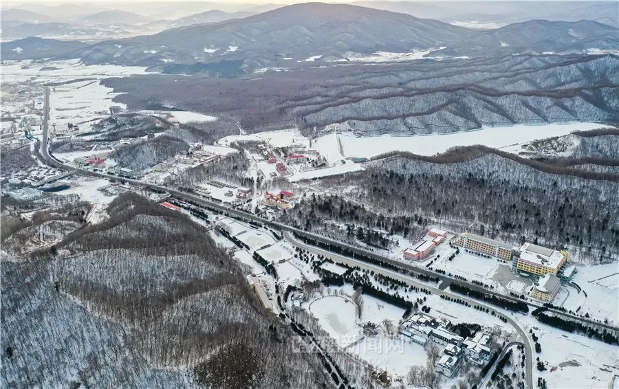 每年3月的亚布力滑雪旅游度假区,因为温度,雪质等有独特的吸引力,每天