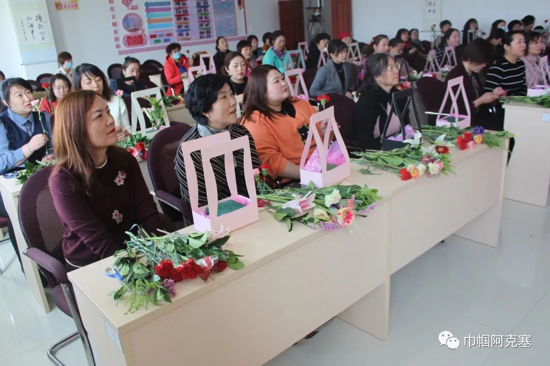 花漾三八阿克塞县妇联举办与花相伴绽放芳华艺术插花活动