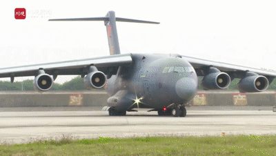 川观新闻 运-20大型运输机是我国自行研制的多用途运输机,可在复杂