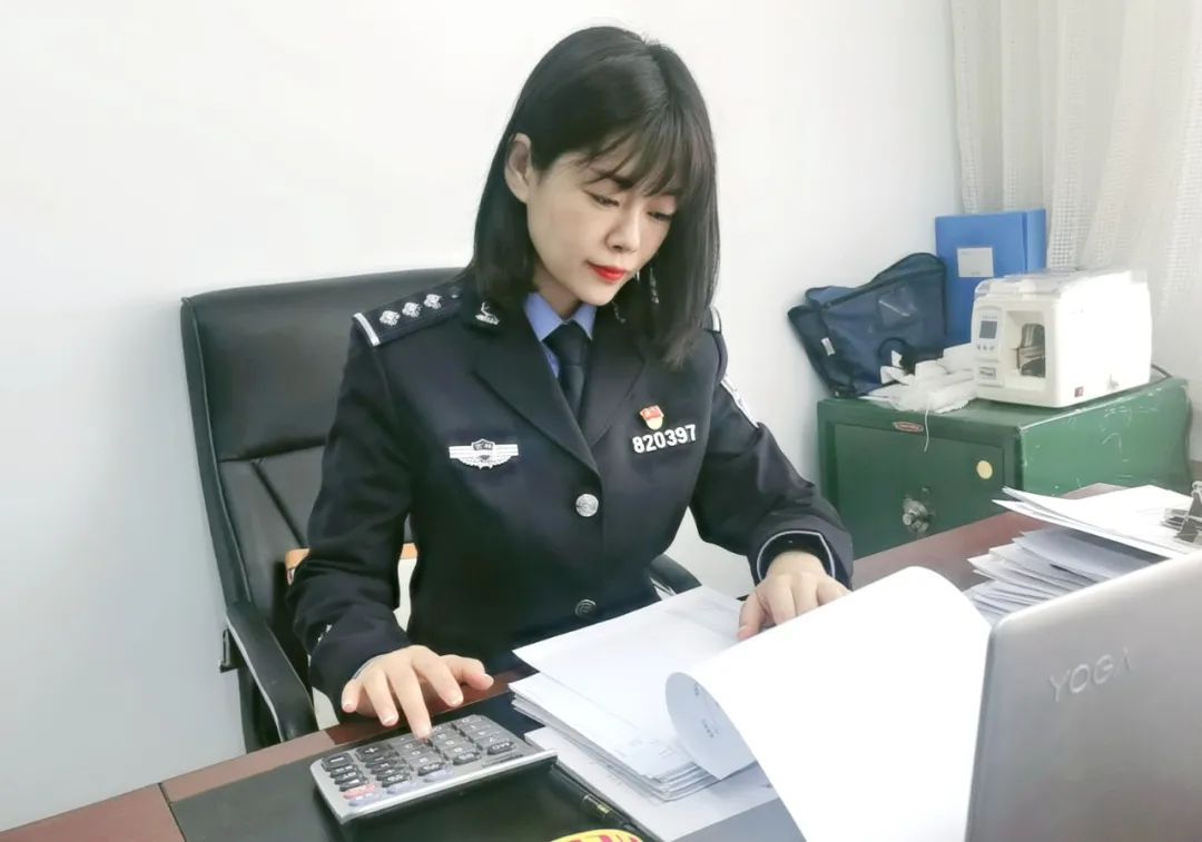 花开警营致敬女警丁滢一路芳华一路歌